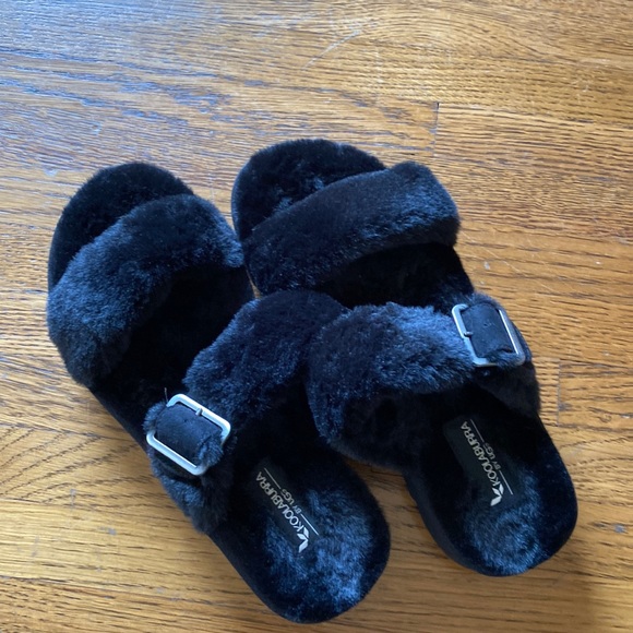 NWOT fuzzy slides, size 7 - Picture 1 of 6